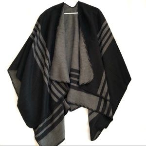 BB Dakota
Roll With The Ponchos Reversible